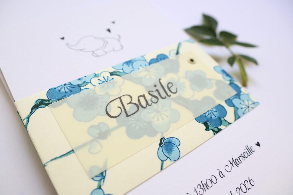 Faire-part Basile aux fleurs bleu fond crème