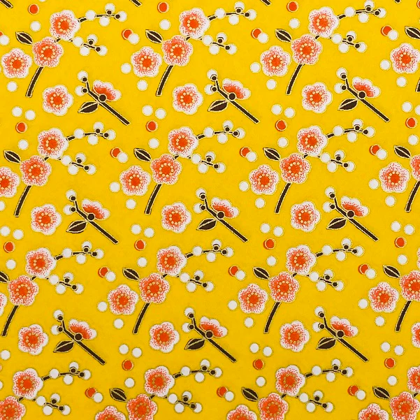 Papier japonais Ume -Fleurs de prunier et branches sur fond jaune d&rsquo;or –